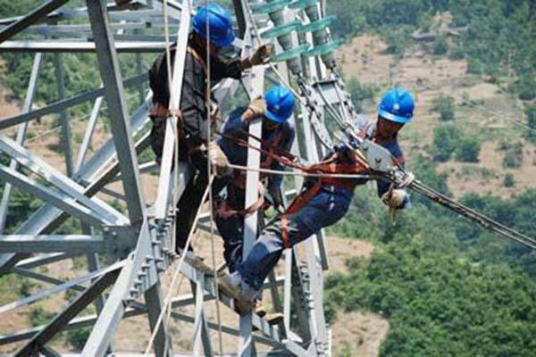 電工學校培訓-可以帶電作業(yè)嗎？